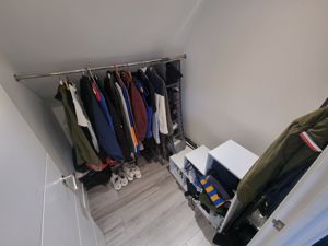 Walk In Wardrobe- click for photo gallery